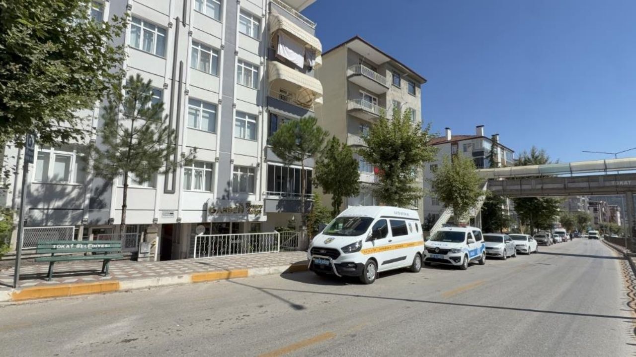 İkinci Kattan Düşen 70 Yaşındaki Adam Yaşamını Yitirdi (3)