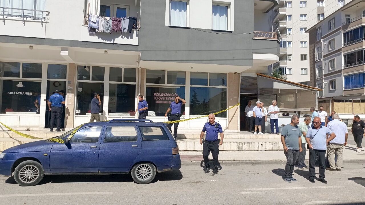 Kahvehanedeki Tartışma Bıçaklı Kavgaya Dönüştü 1 Ölü, 1 Yaralı 1