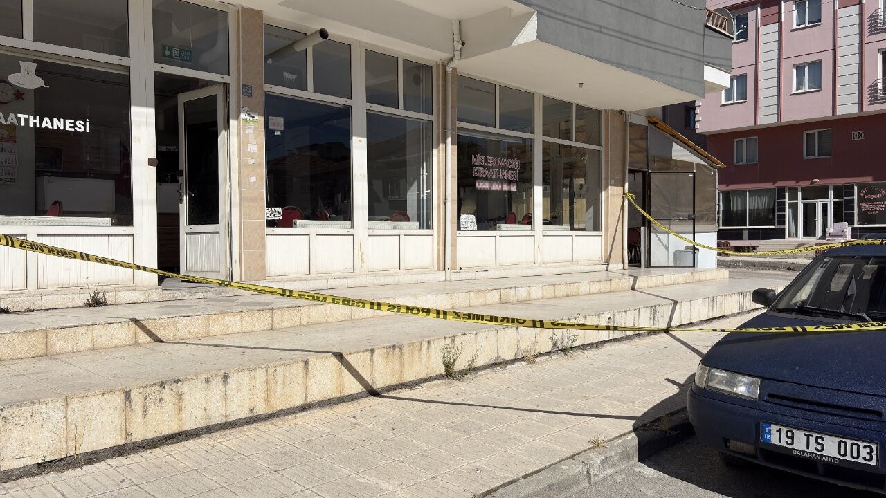 Kahvehanedeki Tartışma Bıçaklı Kavgaya Dönüştü 1 Ölü, 1 Yaralı