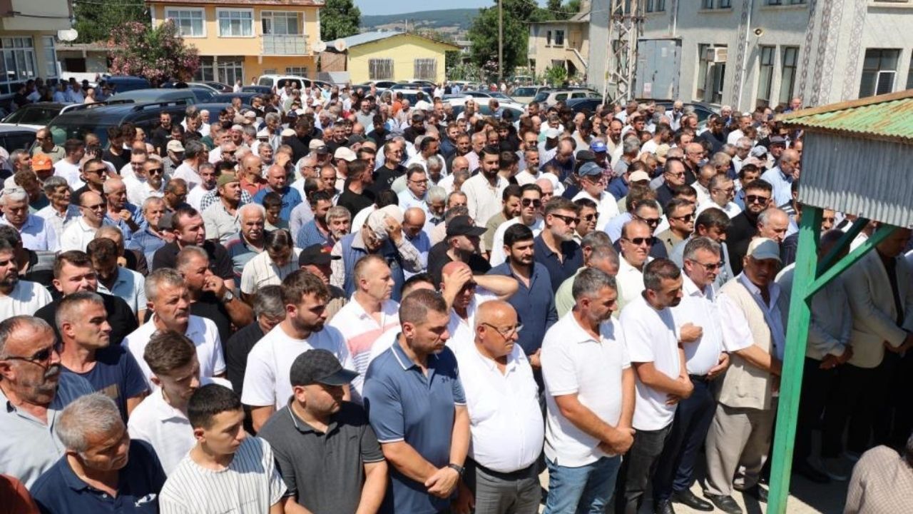 Kanalda Cansız Bedeni Bulunan 19 Genç Toprağa Verildi (4)