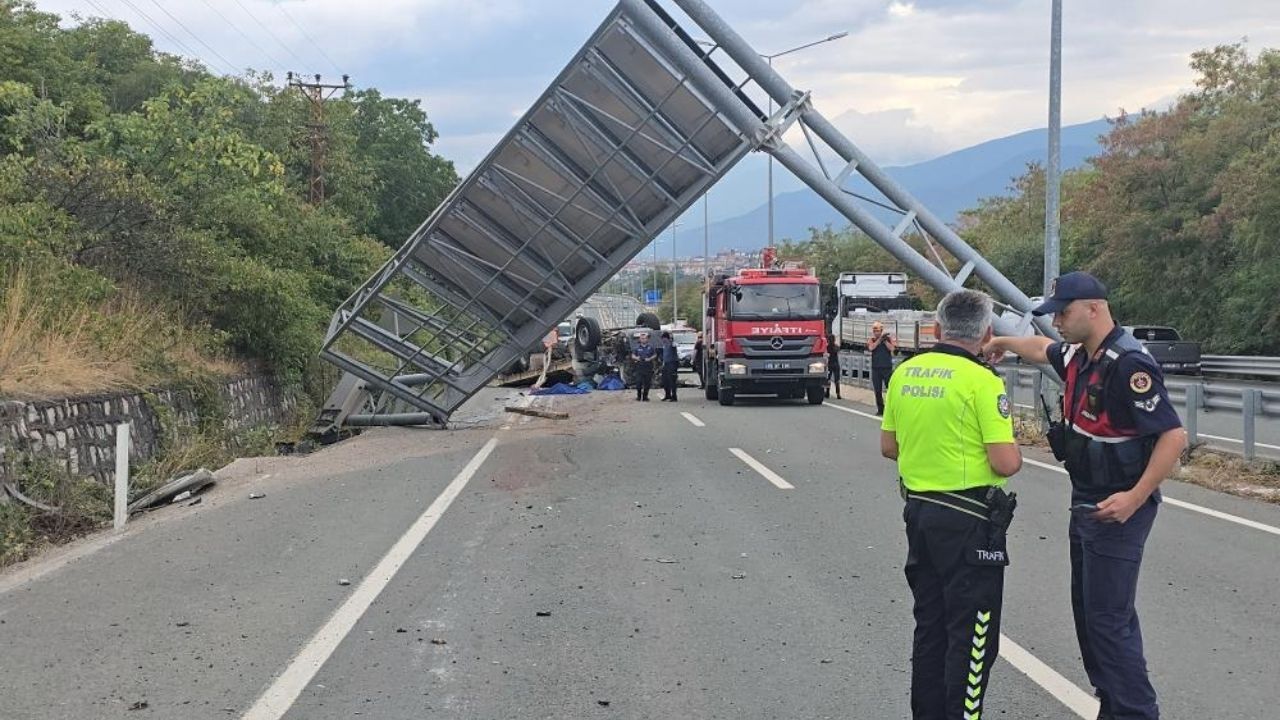 Karabük Bartın Yolunda Tır Faciası 2 Ölü (2)