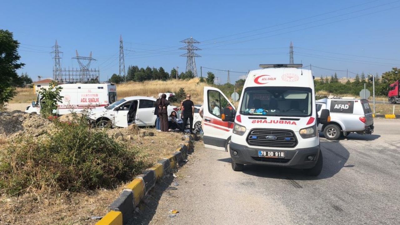Kastamonu Yolunda Iki Otomobil Çarpıştı 1’I Ağır 7 Yaralı (2)
