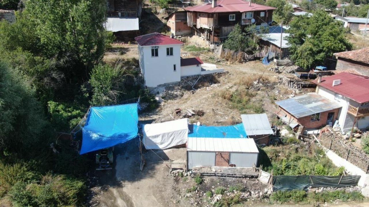 Kastamonu’da Evleri Küle Döndü Ev Yaptırmak Isterken Mağdur Oldular (1)