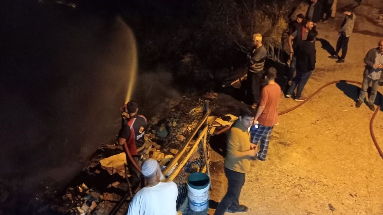 Kastamonu’da Korkutan Yangın Aile Pencereden Kaçtı (1)