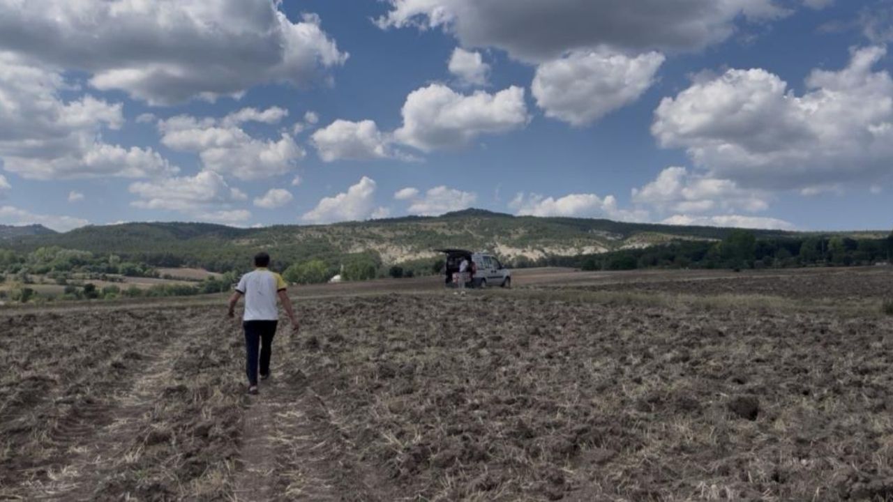 Kastamonu’da Tarlaya Serinleten Servis Mobil Dondurmacı Çiftçilerin Imdadına Yetişiyor (3)