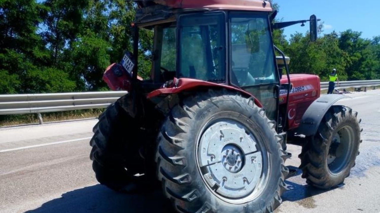 Kastamonu’da Tır Ile Traktör Çarpıştı Köy Muhtarı Hayatını Kaybetti (4)