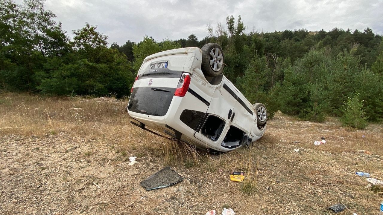 Kastamonu’da Virajda Savrulan Araç Ters Döndü 4 Yaralı (3)