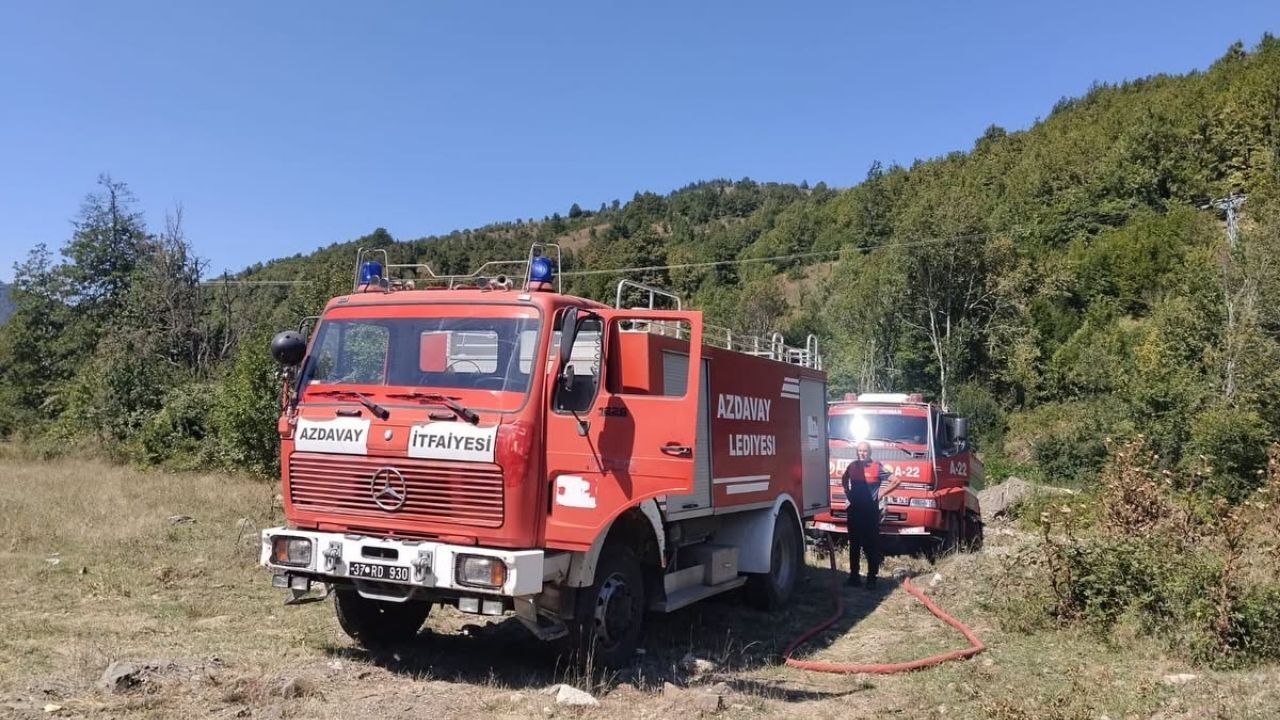 Kastamonu’nun Ilçesinde Ormanlık Alan Yandı Ekipler Seferber Oldu (1)