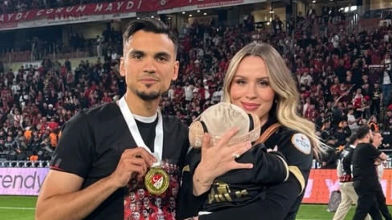 Kastamonu’nun Tosya Ilçesinde İran Plakalı Tırla Çarpışan Araçta Bulunan Çorum Fk Futbolcusu Atakan Akkaynak Ve Eşi Yaralandı. 2
