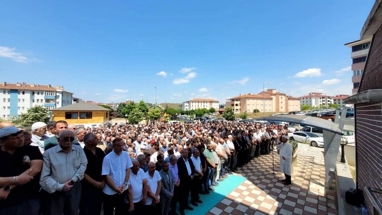 Kastamonu’yu Yasa Boğan Kaza Muhtar Çetin Işık Toprağa Verildi (1)