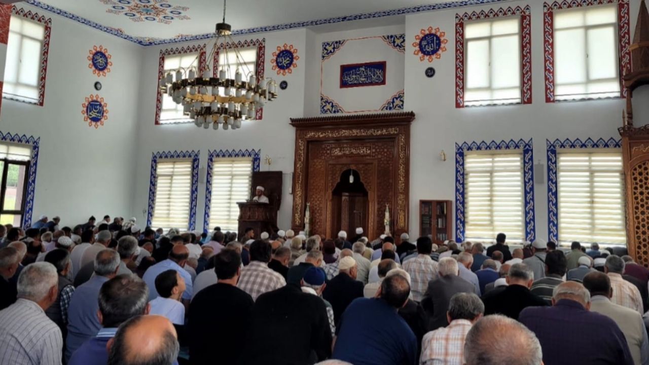 Kastamonu’yu Yasa Boğan Kaza Muhtar Çetin Işık Toprağa Verildi (4)