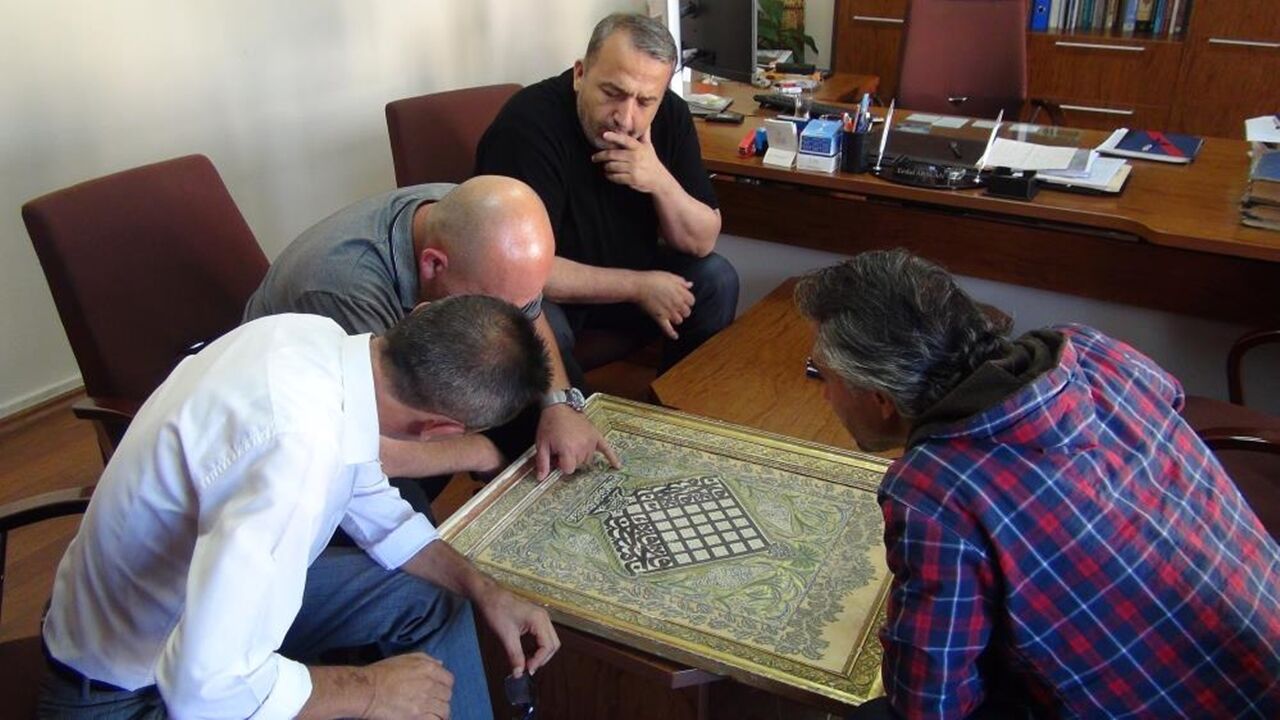 Kırılan Kitaba Yeniden Yazıldı (6)
