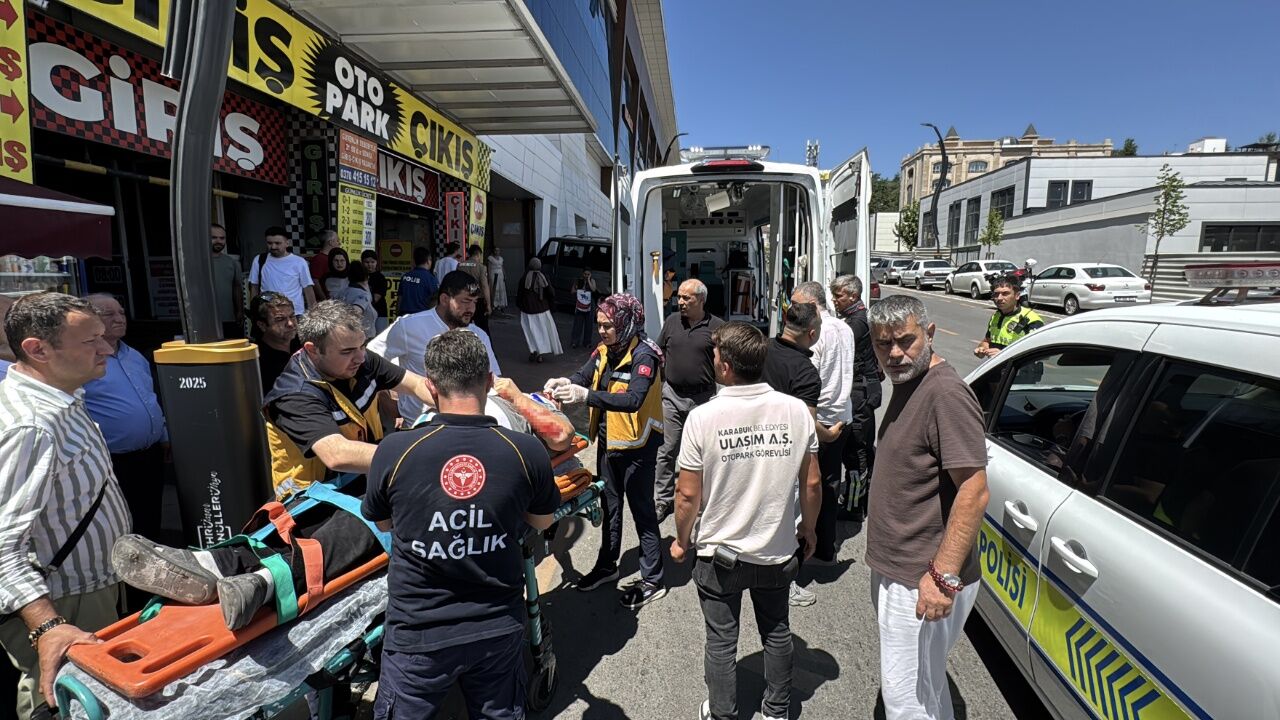 Komşuda Feci Kaza Yolun Karşısına Geçmek Isteyen Yayaya Araç Çarptı 2