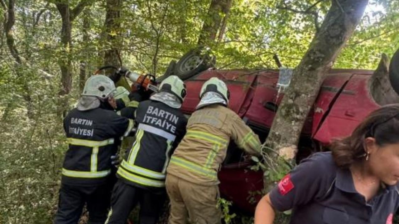 Kontrolden Çıkan Otomobil Ormana Daldı 3 Yaralı (1)