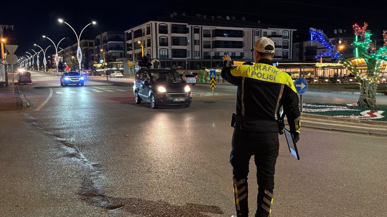 Mahalle Sakinleri Isyan Etti, Polis Harekete Geçti Sürücülere Ceza Yağdı 2