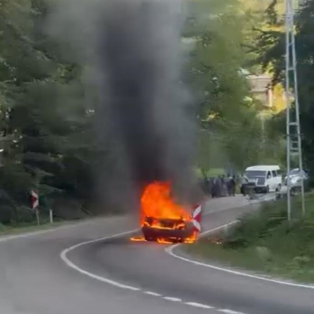 Otomobil Alev Topuna Döndü (1)