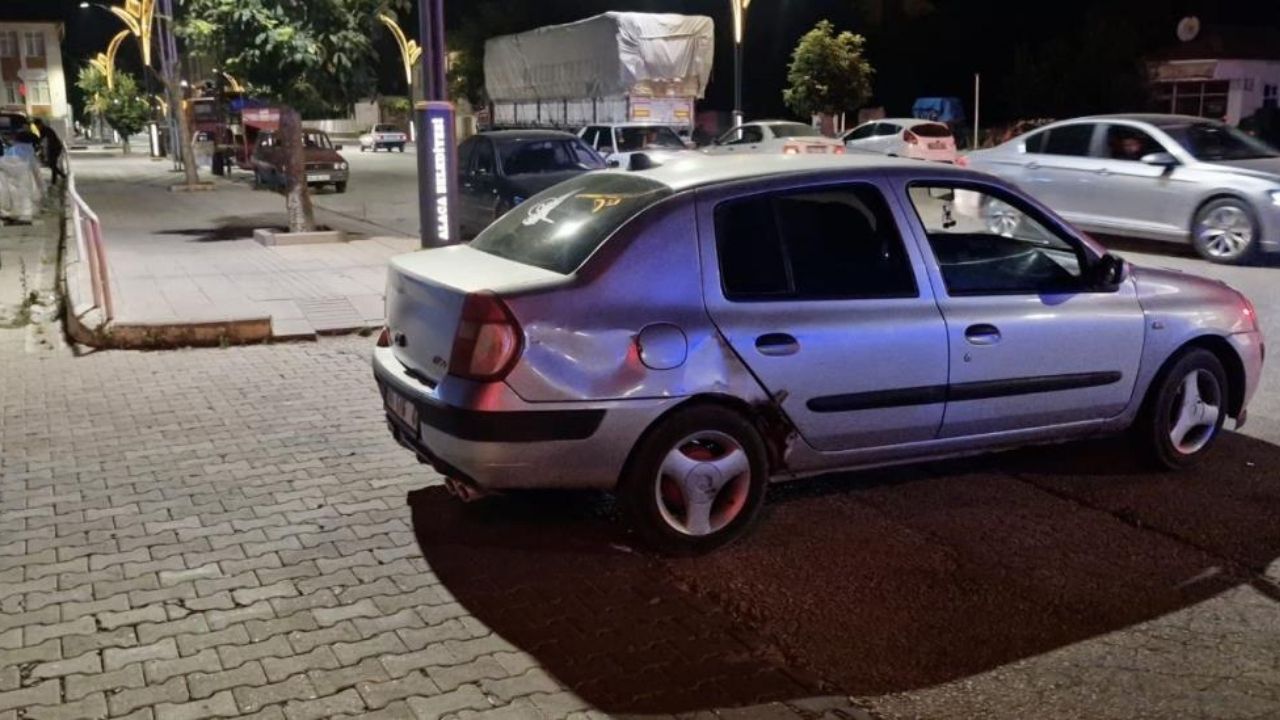 Otomobil Ile Motosiklet Çarpıştı Feci Kazada 1’I Ağır 2 Kişi Yaralandı (1)