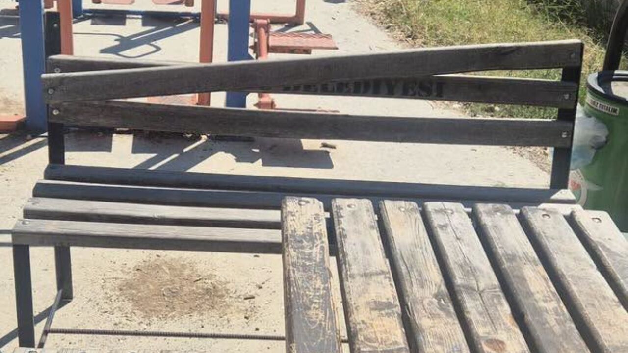 Parklardaki Görüntü Kirliliğine Tepki! Araç Belediyesi Vatandaşları Uyardı