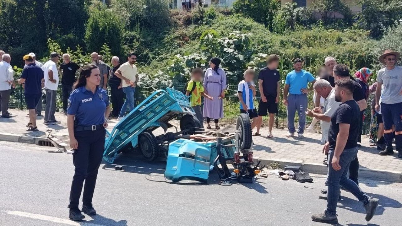 Patpat Parçalandı, Otomobil Yoldan Çıktı 2’Si Ağır 4 Yaralı (1)