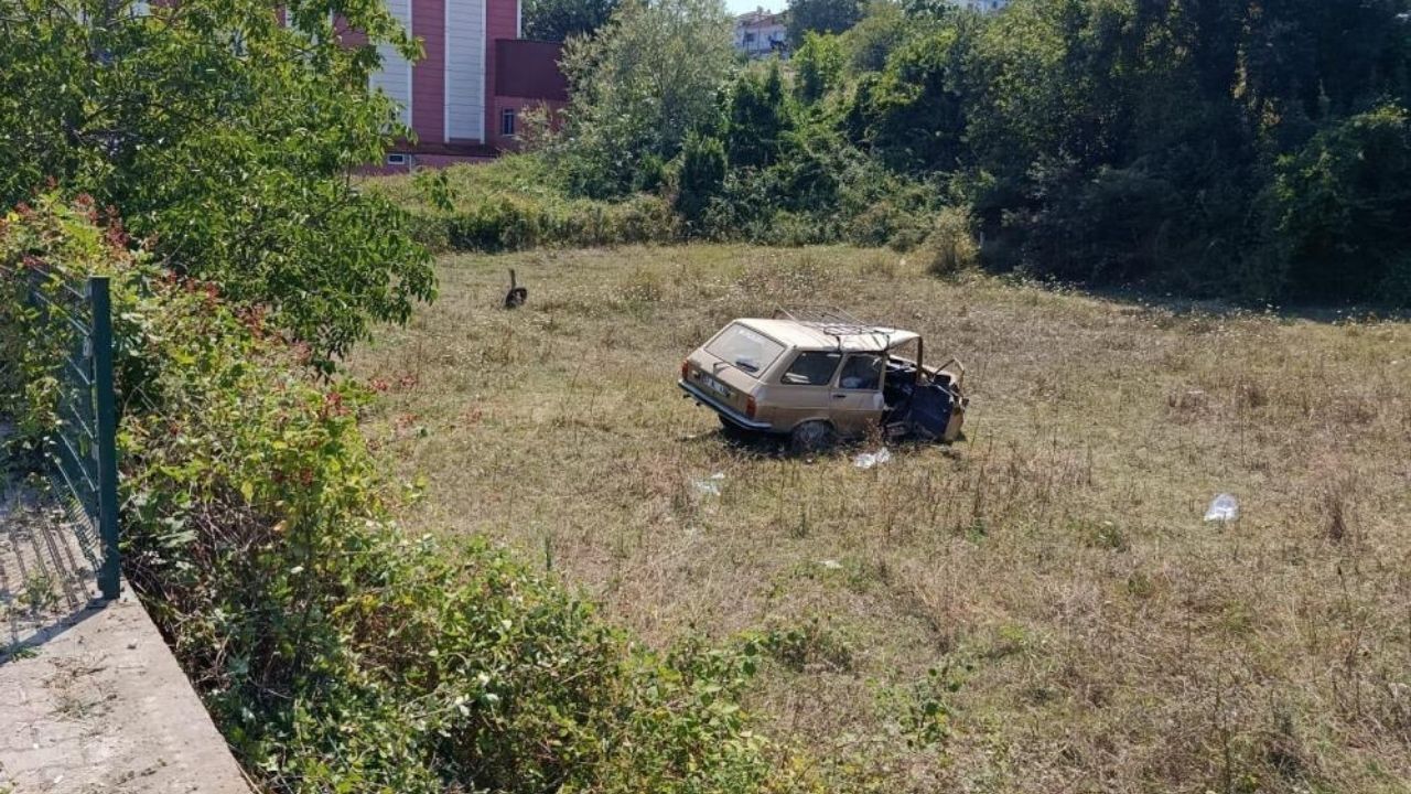 Patpat Parçalandı, Otomobil Yoldan Çıktı 2’Si Ağır 4 Yaralı (2)