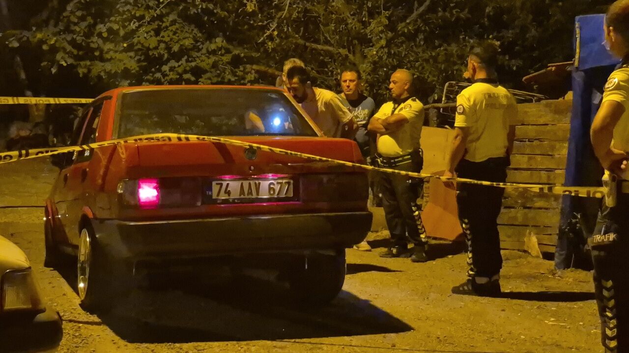 Polisten Kaçan 17 Yaşındaki Ehliyetsiz Sürücü, Akrabasına Çarptı