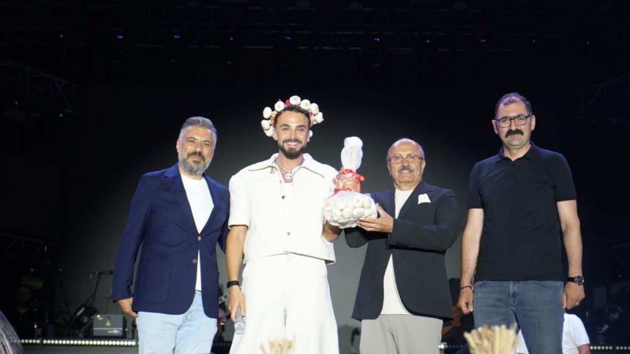 Sefo Taşköprü’yü Salladı Hayranlarının Arasına Indi, Geceye Damga Vurdu (6)