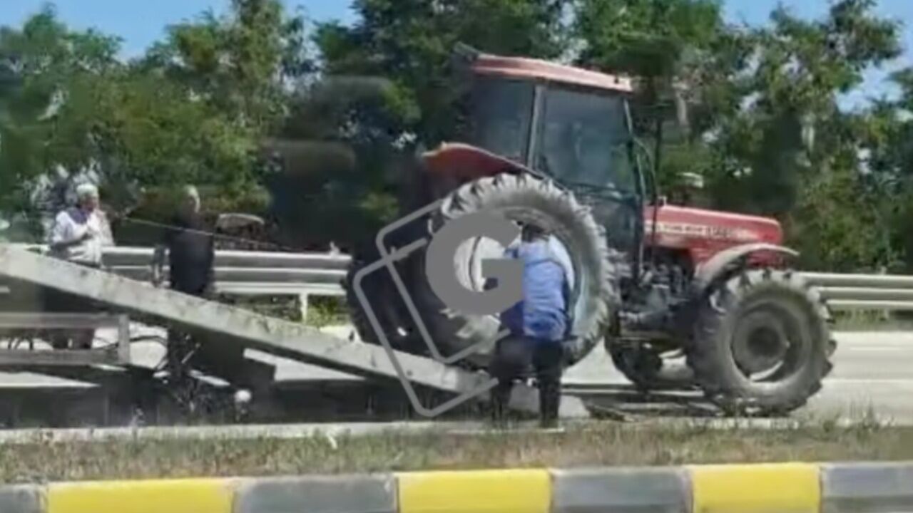 Seydiler'de Tir Ile Traktör Çarpıştı! 1 Kişi Yaralandı 1