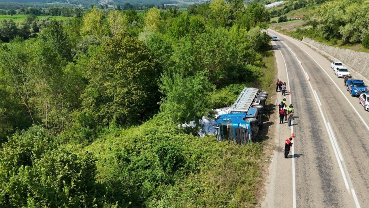Sinop Tır Yan Yattı (2)