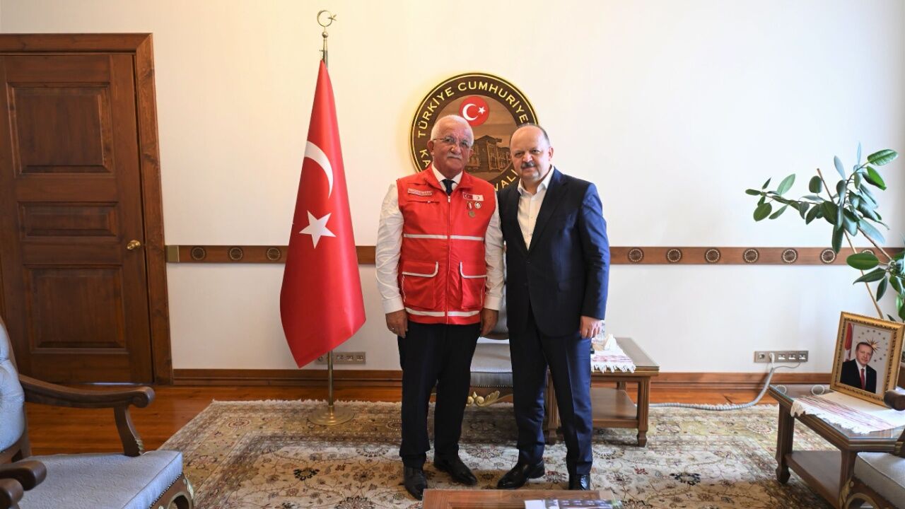 Taşköprü Kızılay Şube Başkanı Hüseyin Seven'den Vali Meftun Dallı'ya Ziyaret