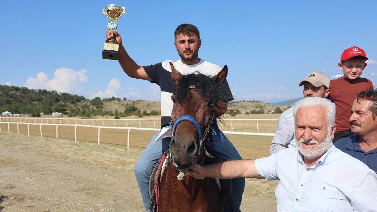 Taşköprü’de Ata Sporu Yaşatıldı Ödüller Sahiplerini Buldu