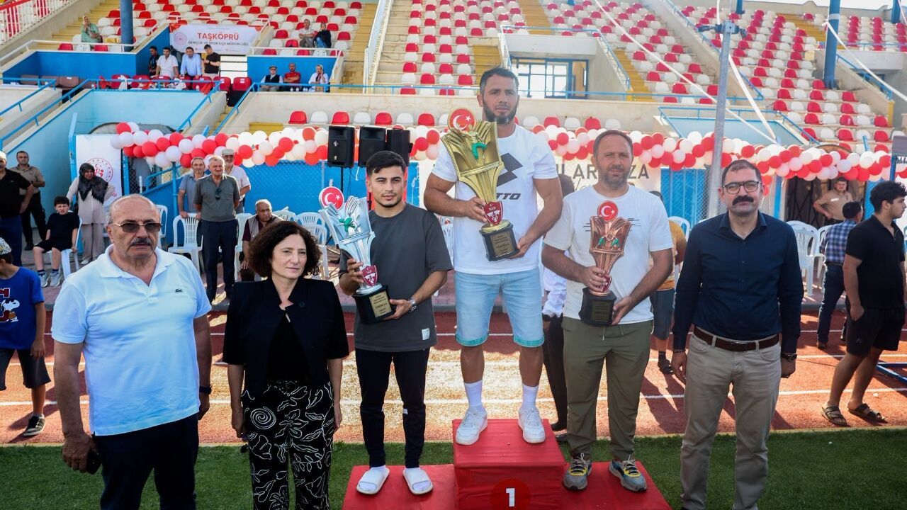 Taşköprü'de Başpehlivanlık Güreşleri Nefes Kesti