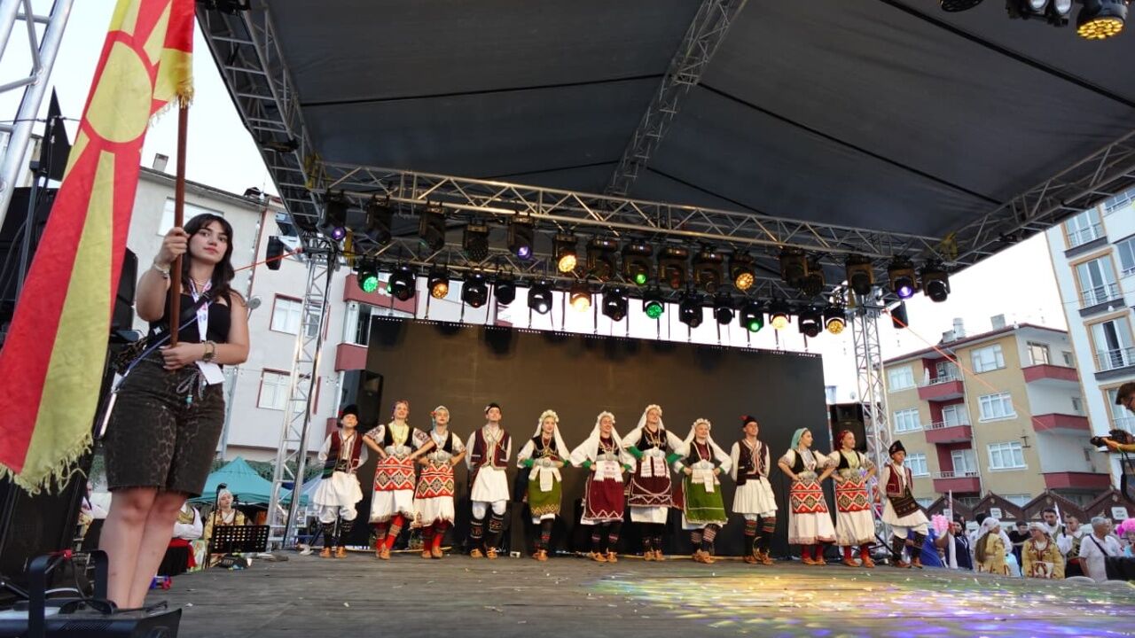 Taşköprü'de Dünya Kültürleri Aynı Sahnede Buluştu! Halk Dansları Festivale Renk Kattı 3