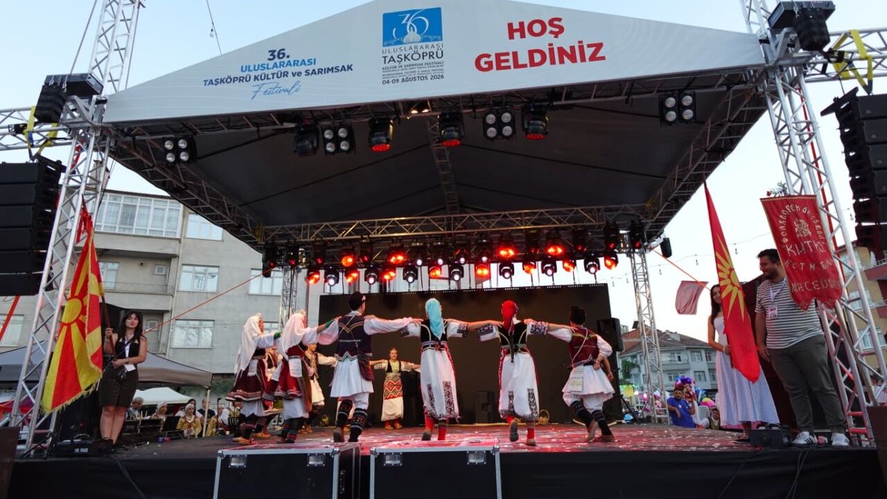 Taşköprü'de Dünya Kültürleri Aynı Sahnede Buluştu! Halk Dansları Festivale Renk Kattı 4
