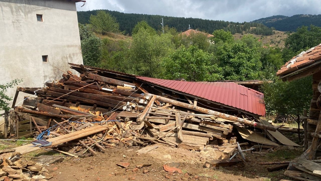 Taşköprü’de Facianın Eşiğinden Dönüldü Ev Çöktü, Yangın Çıktı (2)