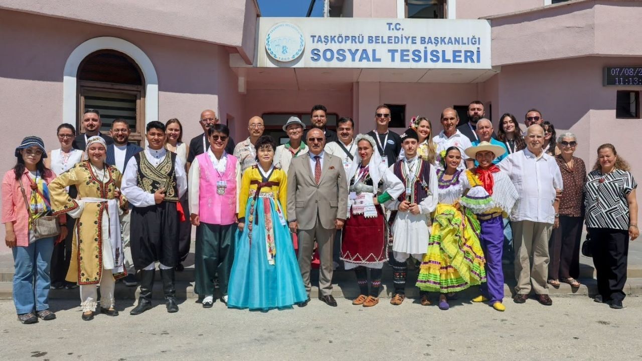 Taşköprü’de Farklı Kültürler Aynı Çatı Altında Buluştu (2)