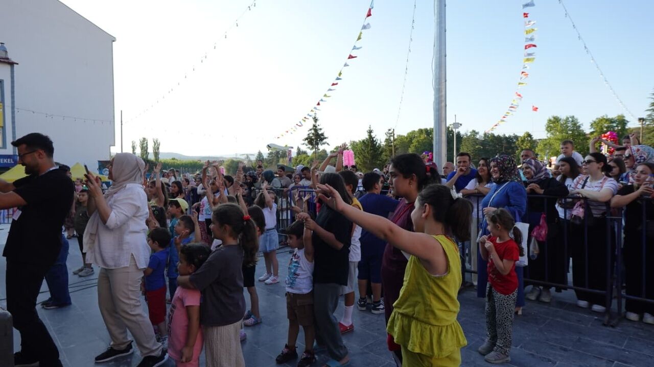 Taşköprü'de Festival Alanı Neşeyle Doldu! Animasyon Gösterisi Ilgi Odağı Oldu 3