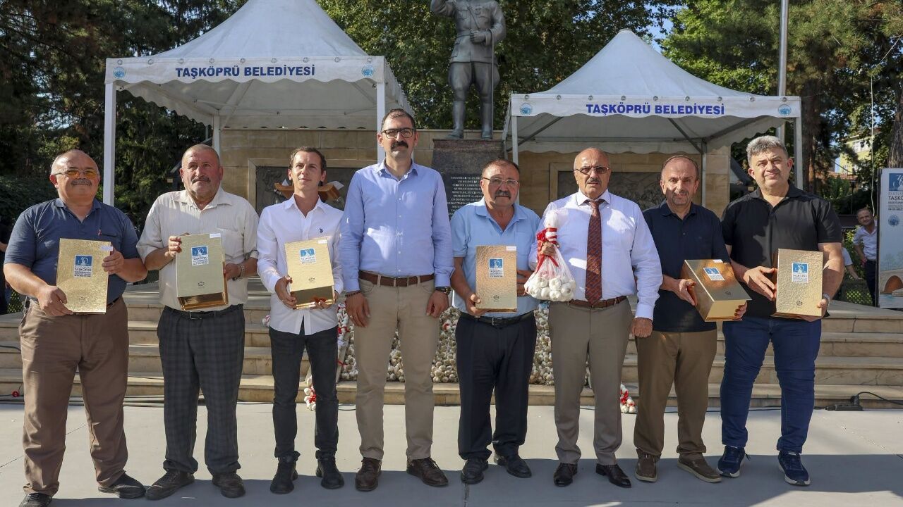 Taşköprü'de Festivale Katkı Sunan Sponsorlara Plaket Takdim Edildi 1