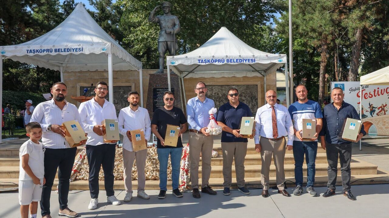 Taşköprü'de Festivale Katkı Sunan Sponsorlara Plaket Takdim Edildi 2
