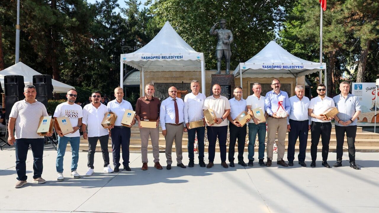 Taşköprü'de Festivale Katkı Sunan Sponsorlara Plaket Takdim Edildi 3