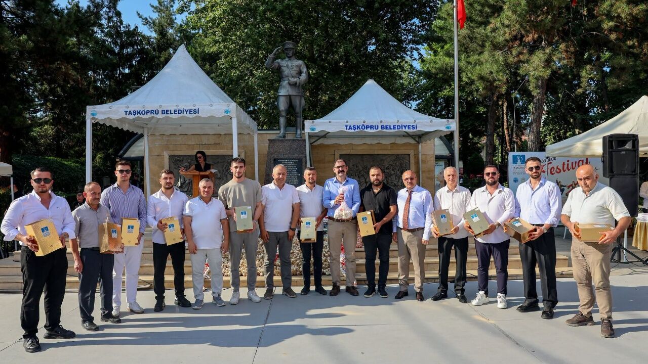 Taşköprü'de Festivale Katkı Sunan Sponsorlara Plaket Takdim Edildi 4