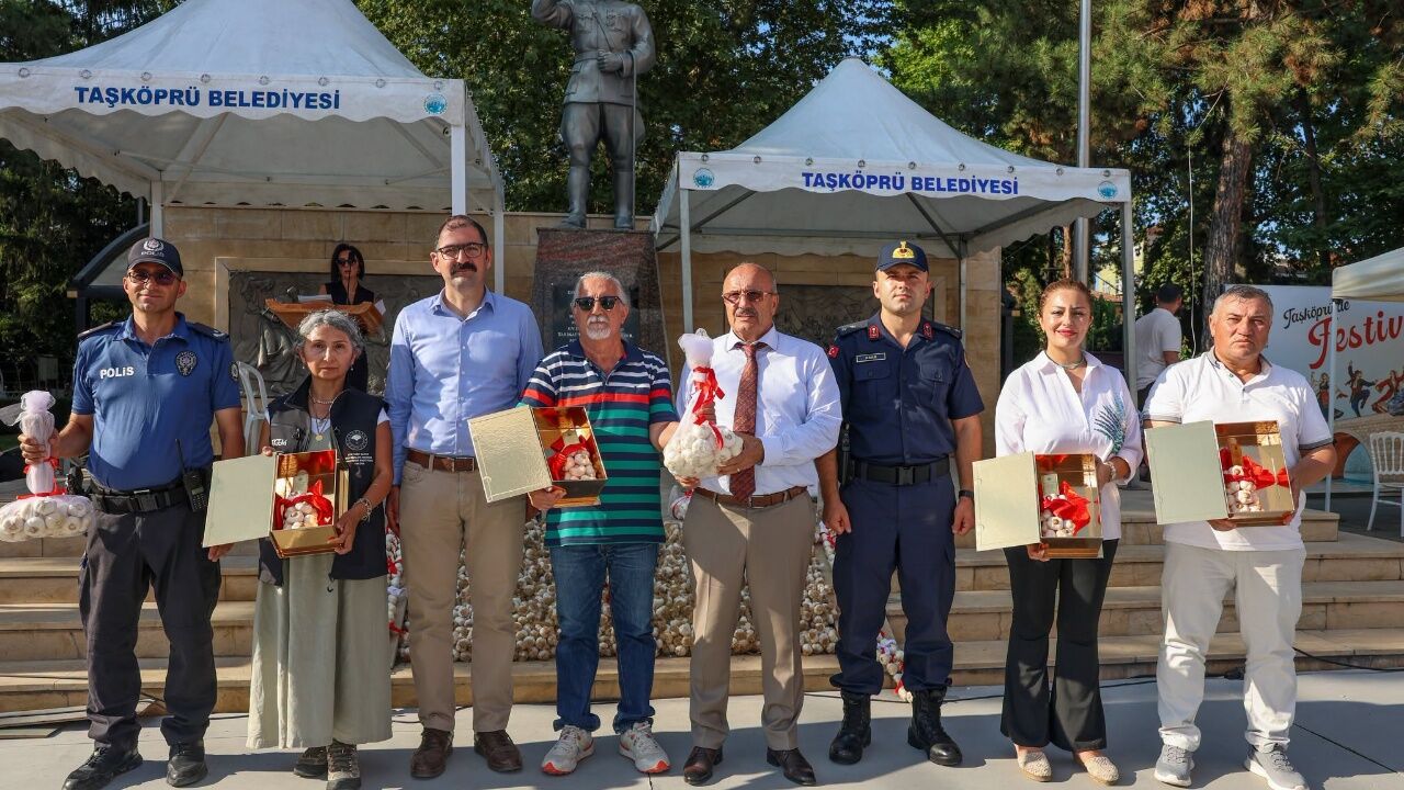 Taşköprü'de Festivale Katkı Sunan Sponsorlara Plaket Takdim Edildi 5