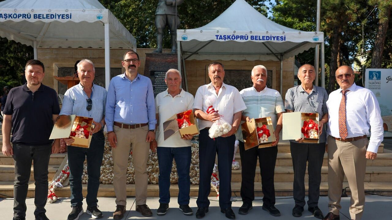Taşköprü'de Festivale Katkı Sunan Sponsorlara Plaket Takdim Edildi