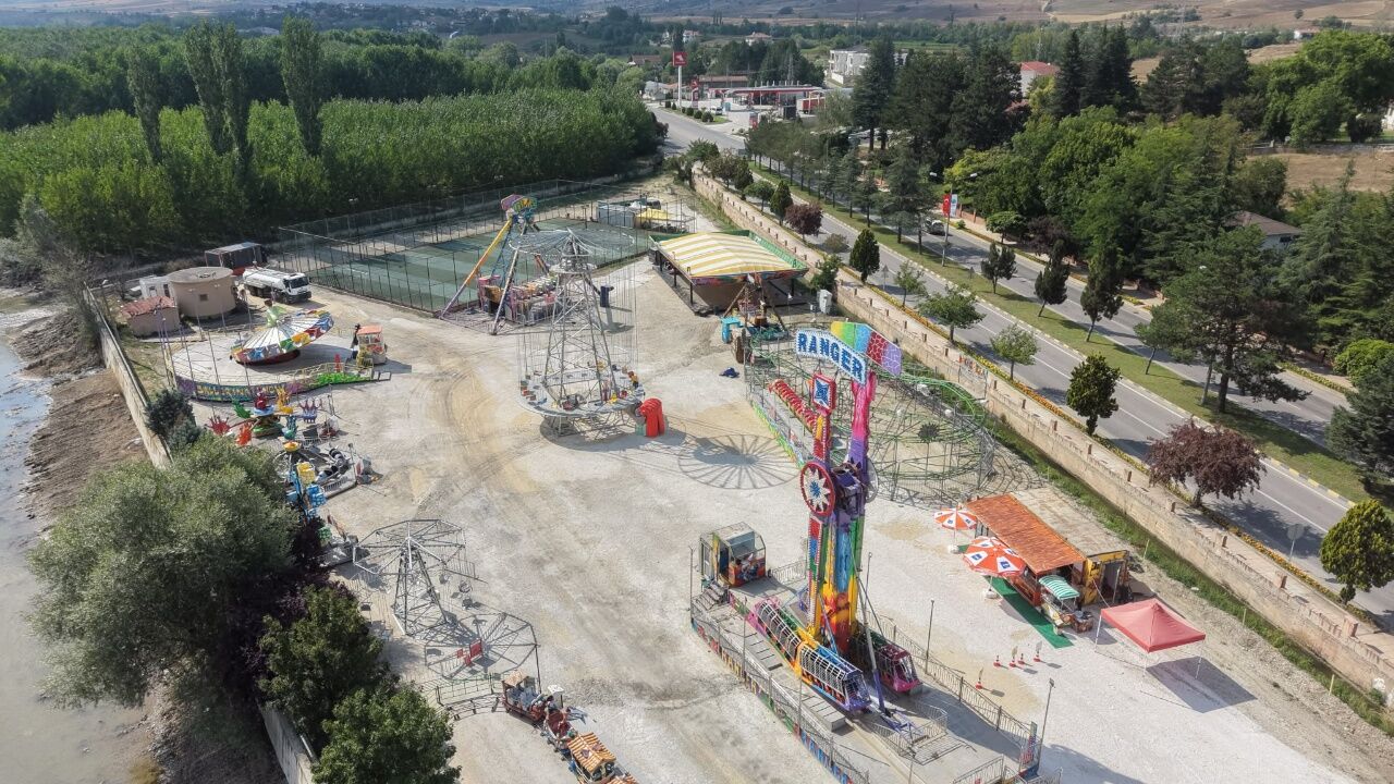 Taşköprü'de Lunapark Bu Akşam Hizmete Açılıyor! 1