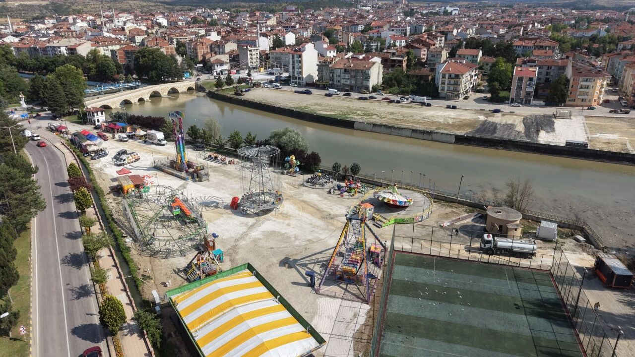 Taşköprü'de Lunapark Bu Akşam Hizmete Açılıyor! 2