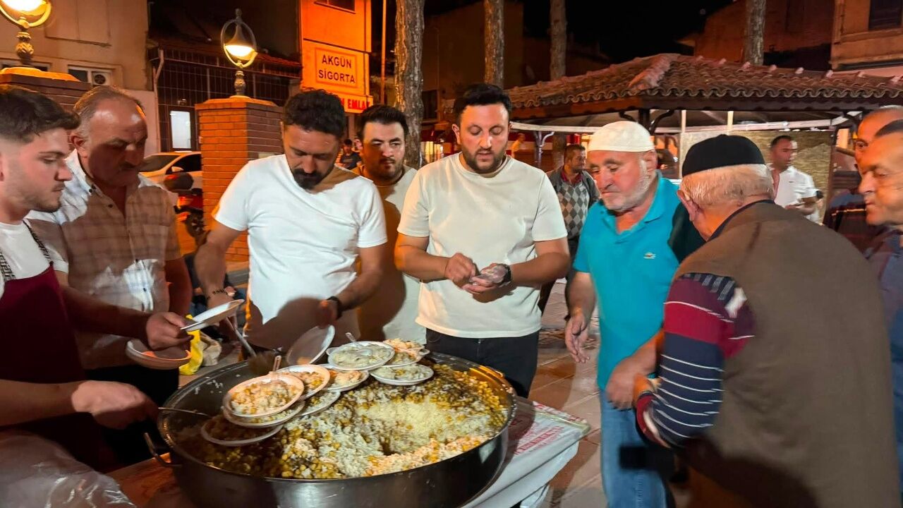 Taşköprü’de Mevlid Kandili’nde Vatandaşlar Camide Buluştu