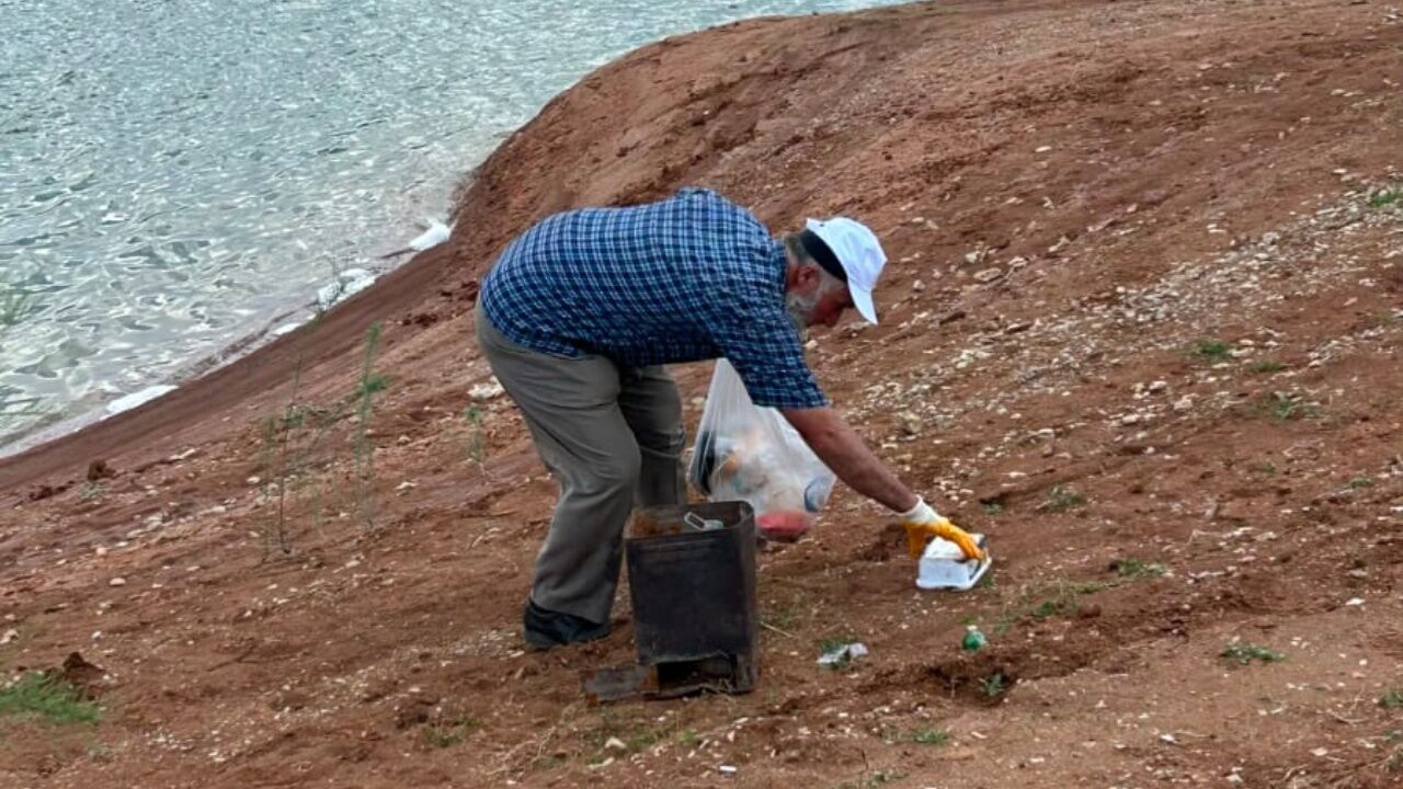 Taşköprü’de Muhtardan Örnek Davranış! Asar Göleti’ni Temizledi 3