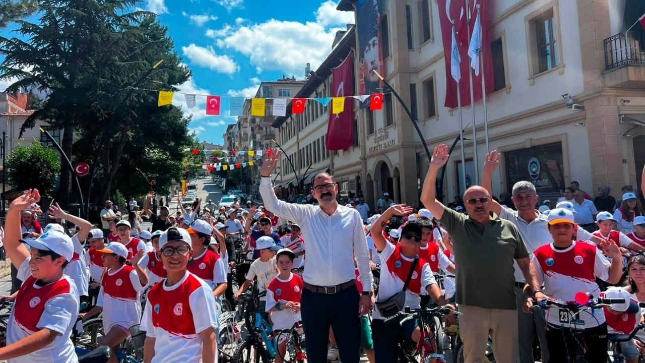 Taşköprü’de Yüzlerce Pedal Aynı Anda Döndü (1)