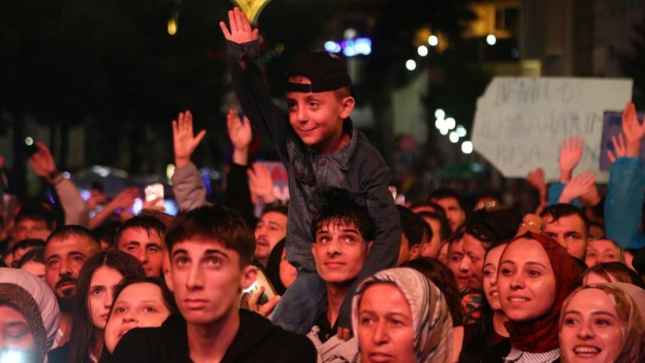 Tosya’da Sağanak Semicenk Coşkusunu Durduramadı (3)