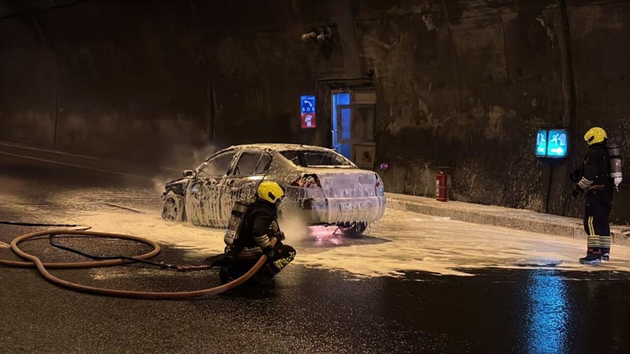 Tünelde Otomobil Alev Aldı Kastamonu Plakalı (3)