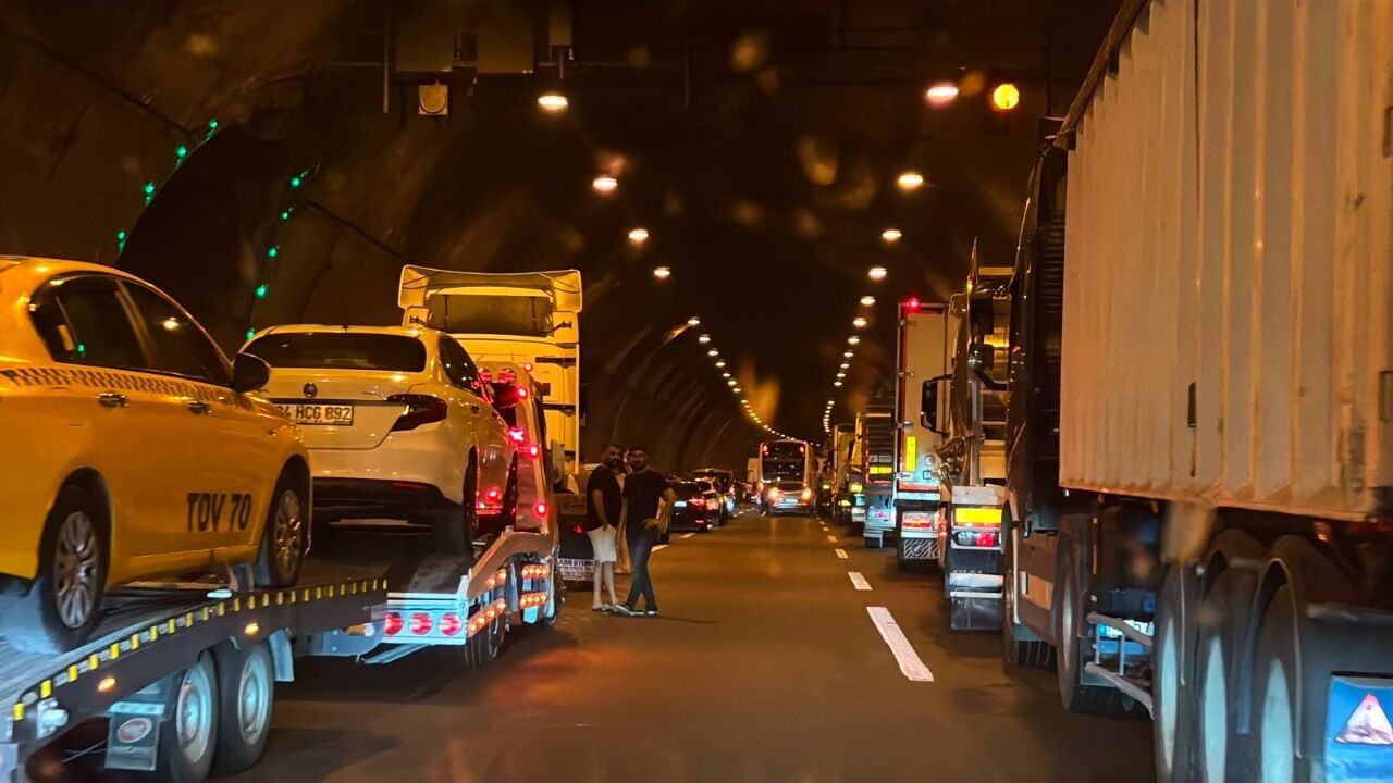 Türkiye'nin En Işlek Tünellerinden Birinde Yangın Paniği! Kilometrelerce Kuyruk Oluştu 3